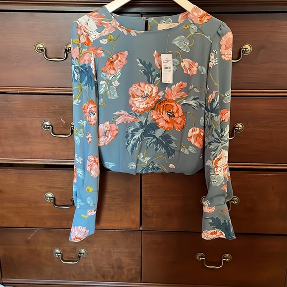 NWT. Ann Taylor LOFT Top. Long Sleeve Blouse. XXS. - Picture 2 of 16